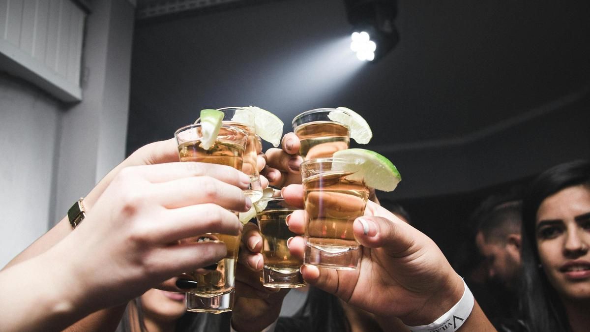 Alerta en los bares: detectada la "estafa del chupito" en España