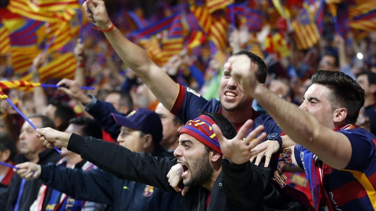 Seguidores del Barça pitan el himno español en la Final de Copa, en el Wanda Metropolitano.