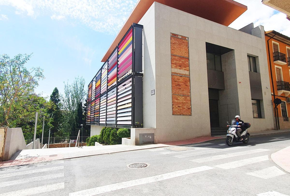 El edificio que acogerá el futuro centro de día de Xixona.