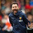 Carlos Corberán en el entrenamiento del Valencia CF en Mestalla