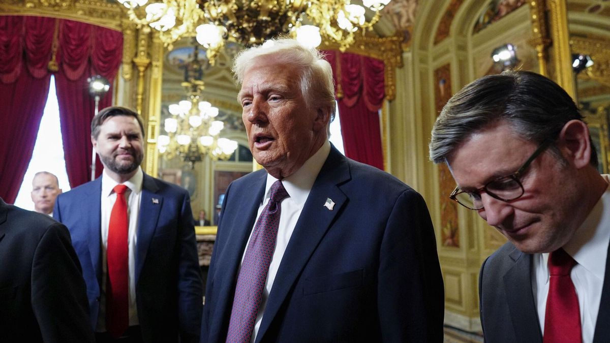 President Donald Trump, center, speaks with House Speaker Mike Johnson, R-La., following a signing ceremony in the President's Room after the 60th Presidential Inauguration, Monday, Jan. 20, 2025, at the U.S. Capitol in Washington. (Melina Mara/The Washington Post via AP, Pool). POOL IMAGE