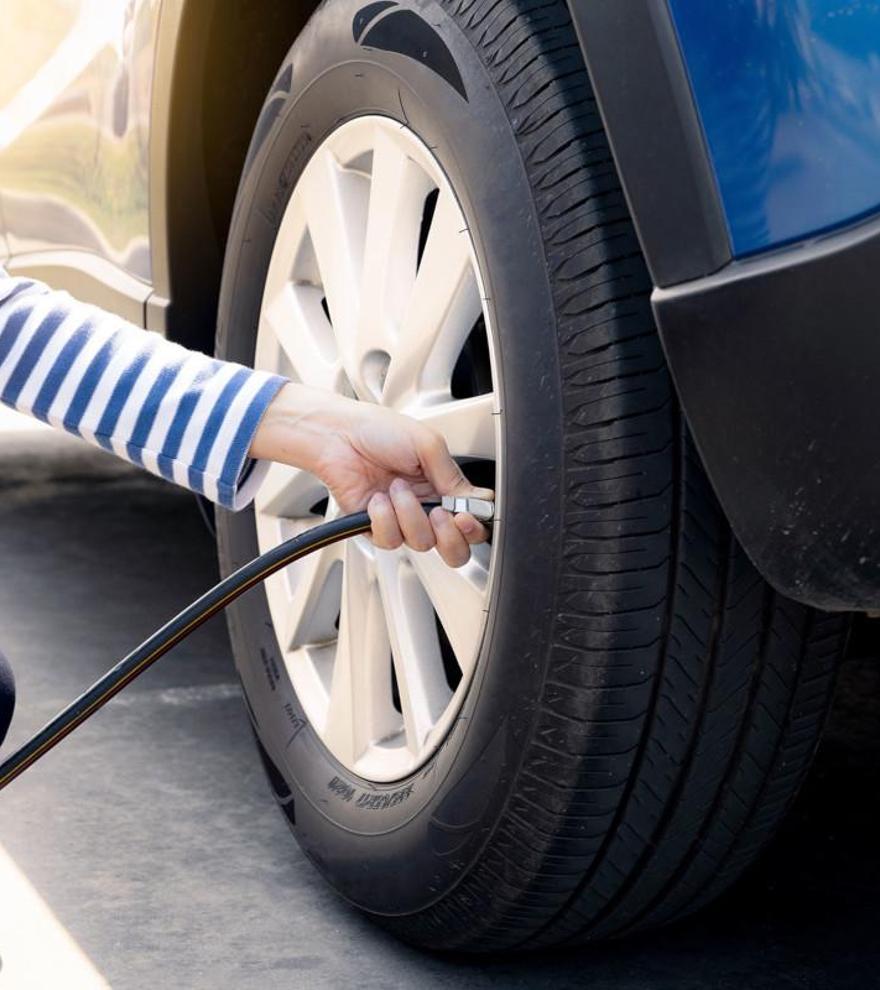 Si llevas las ruedas del coche deshinchadas, estás tirando dinero a la basura