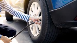 Si llevas las ruedas del coche deshinchadas, estás tirando dinero a la basura