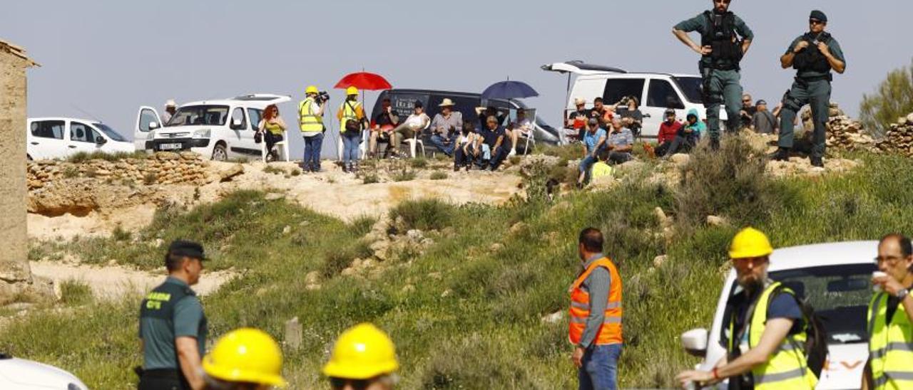 Expectación 8 La demolición levantó gran expectación entre los vecinos de la zona. | JAIME GALINDO