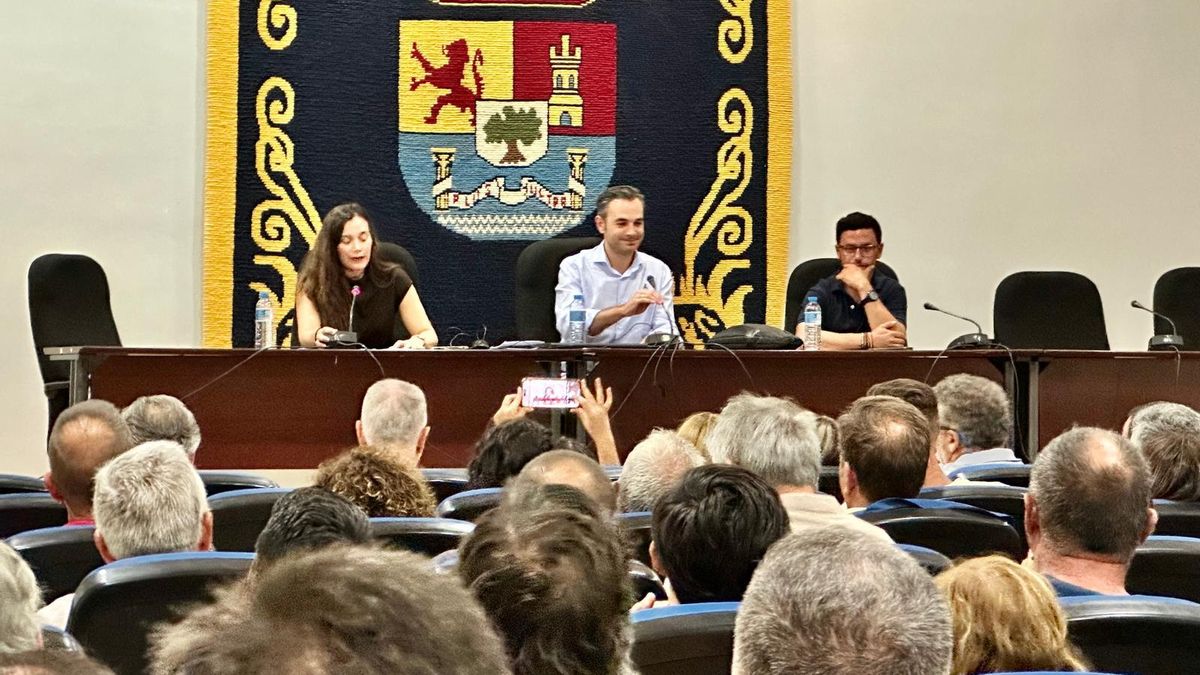 Salón de actos del Palacio del Vino donde se desarrolló la charla abierta.