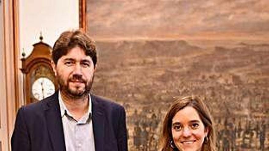 Carlos Calvelo e Inés Rey, ayer, en María Pita.