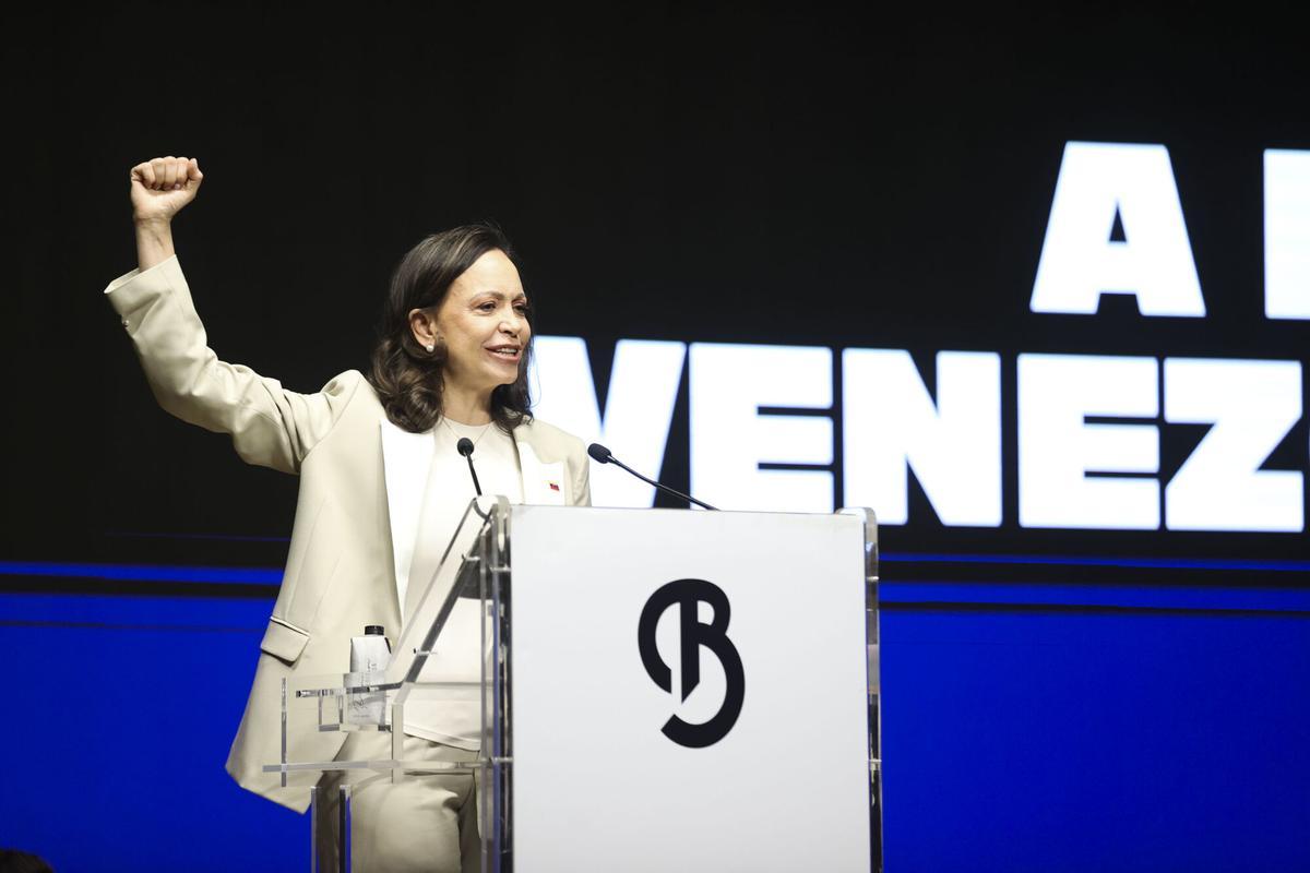 La líder opositora venezolana María Corina Machado durante la rueda de prensa ofrecida este sábado en Madrid.