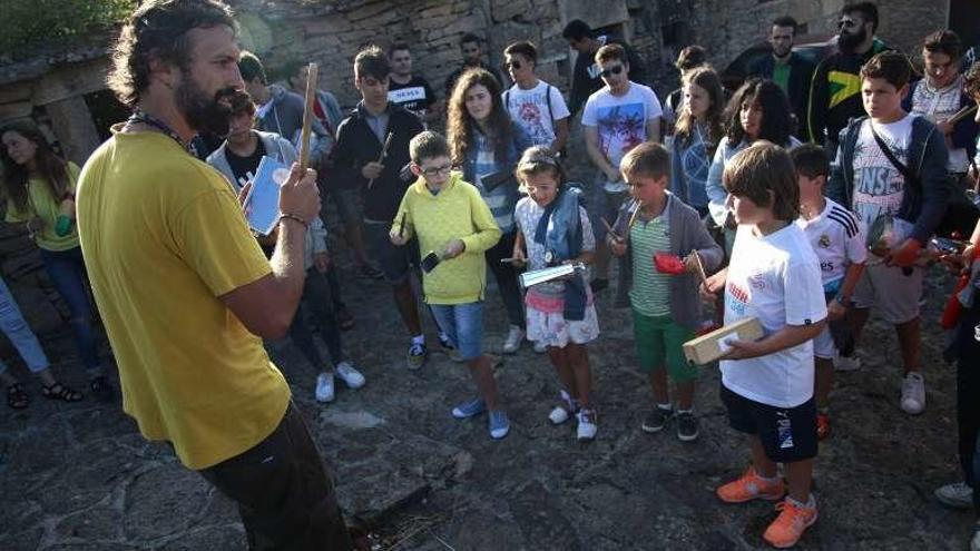 Participantes en la tamborrada que abrió el FIP. // Bernabé/Luismy