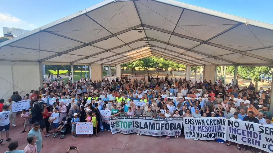 VÍDEO | Manifestació a Piera per rebutjar l'atac a la mesquita