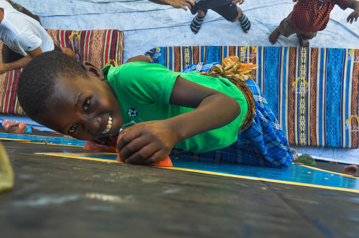 Proyecto de escalada solidaria en Kimya, Uganda