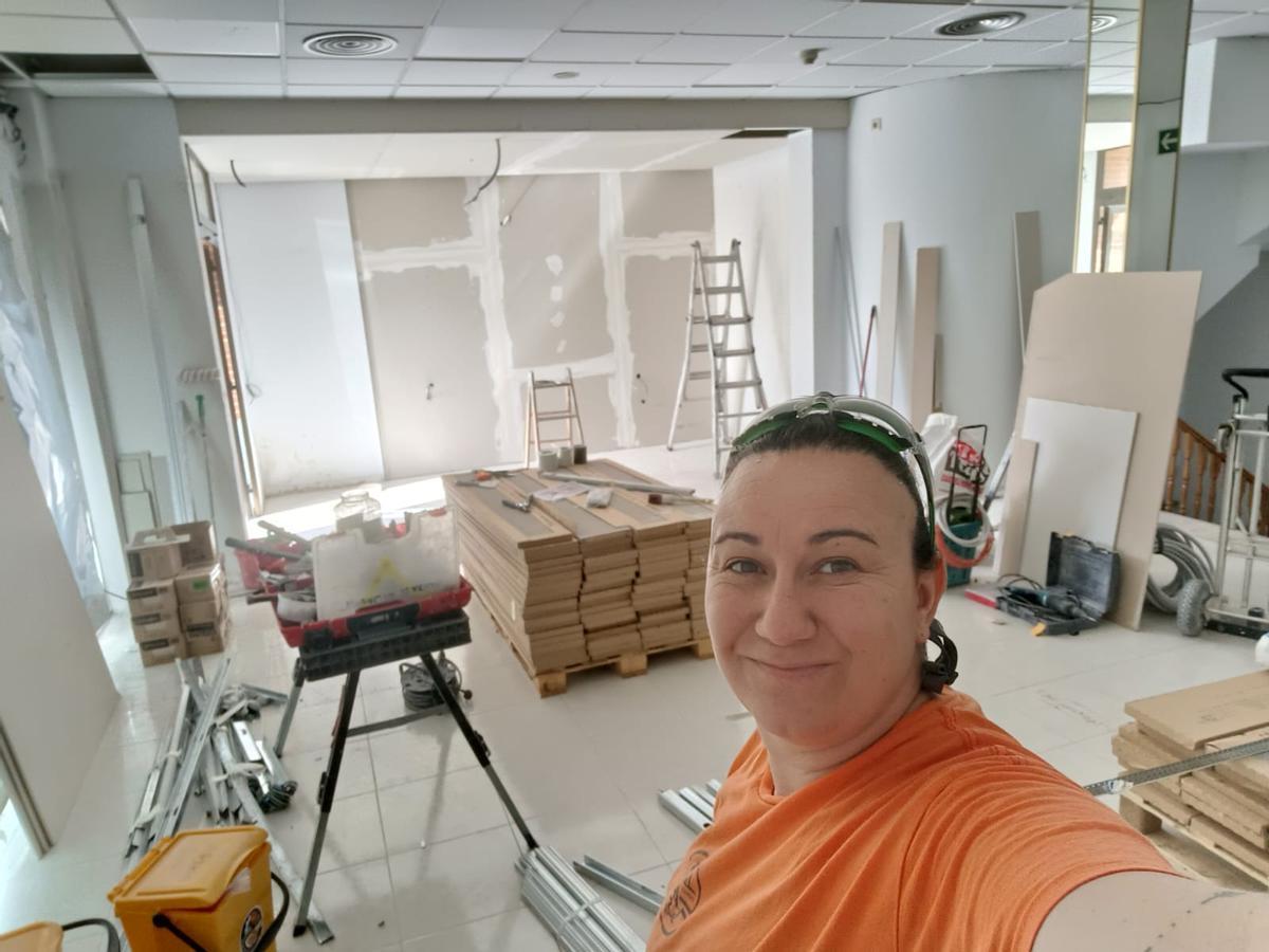 Verónica Cano, madrileña, es oficial de construcción desde hace seis años y estudia para ser electricista.