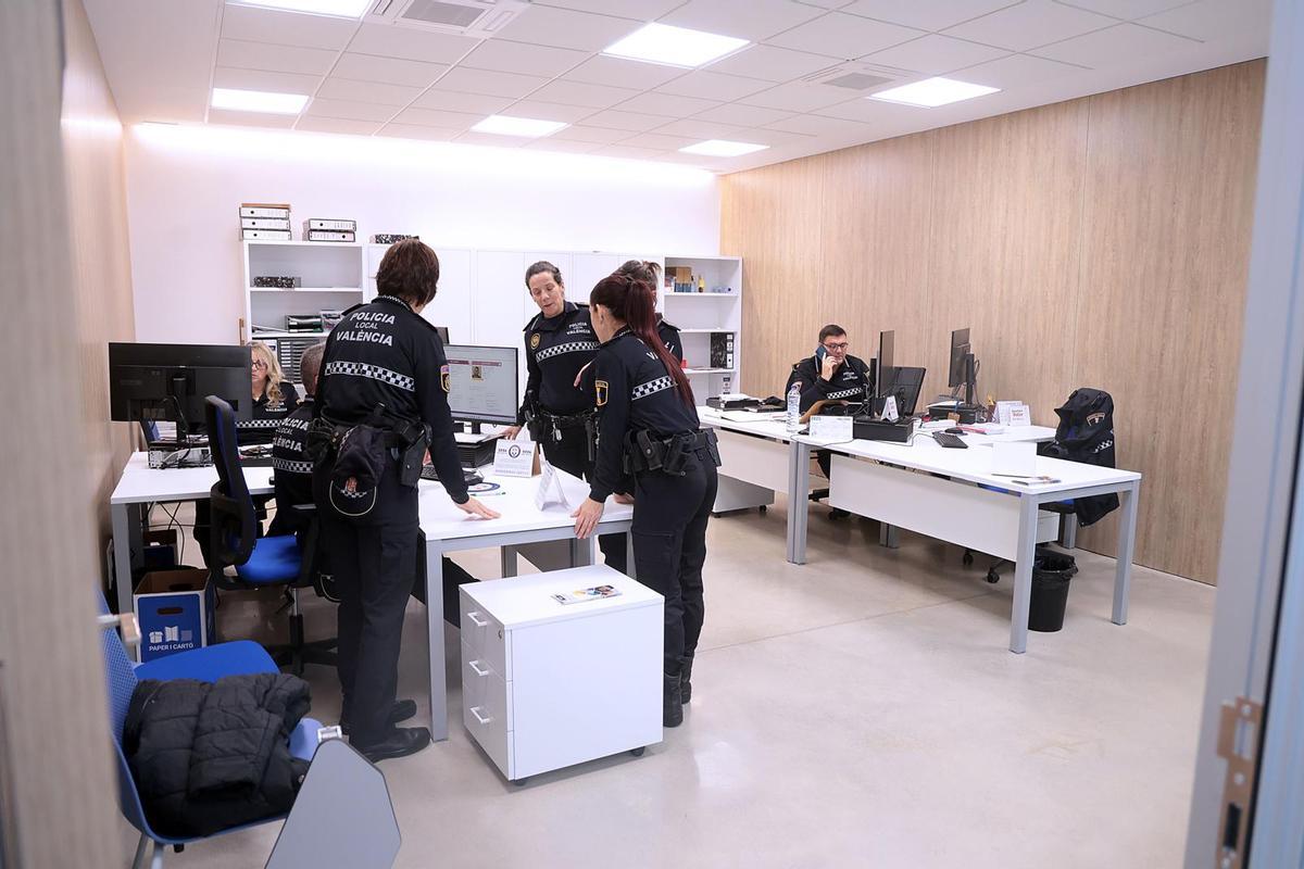 El nuevo centro integral de atención a la violencia de género de la Policía Local de València, en la calle Santa Cruz de Tenerife