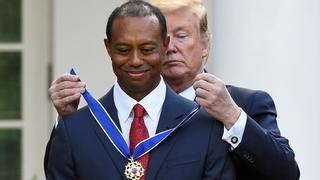 Trump condecora a Tiger Woods con la Medalla de la Libertad