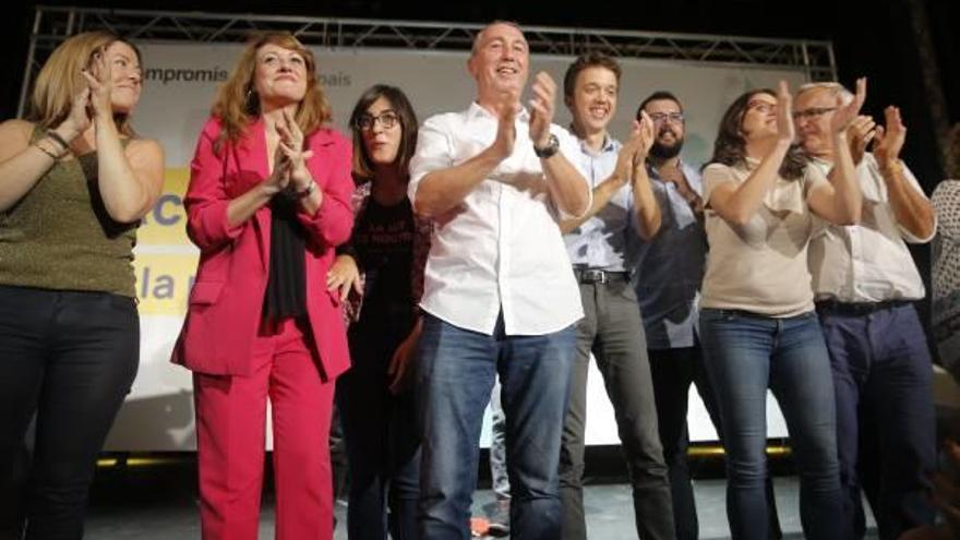 Ferrando, Picó, Sorlí, Baldoví, Errejón, Candela, Oltra y Ribó ayer en el acto en el teatro Olympia.