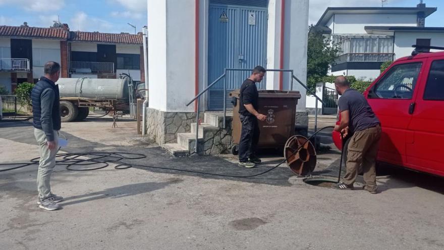 Ribadesella identifica 75 puntos de vertidos fecales en la playa de Santa Marina