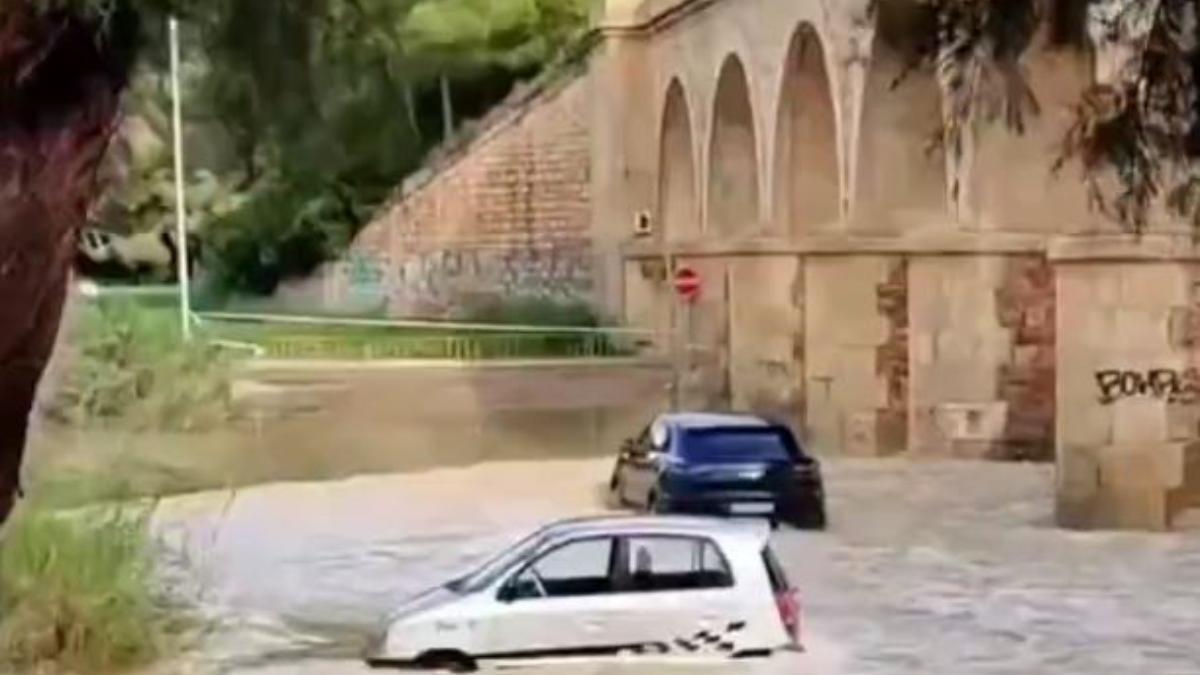 La temeraria actuación de un conductor durante la riada en Orihuela