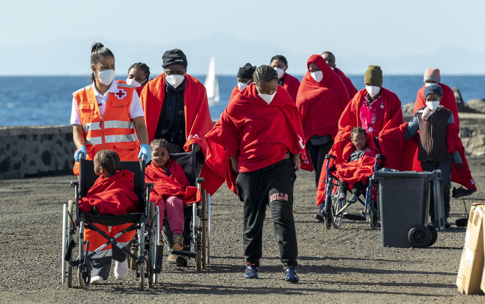 Cuatro bebés en la tercera patera rescatada este domingo en Lanzarote (8/01/2023)