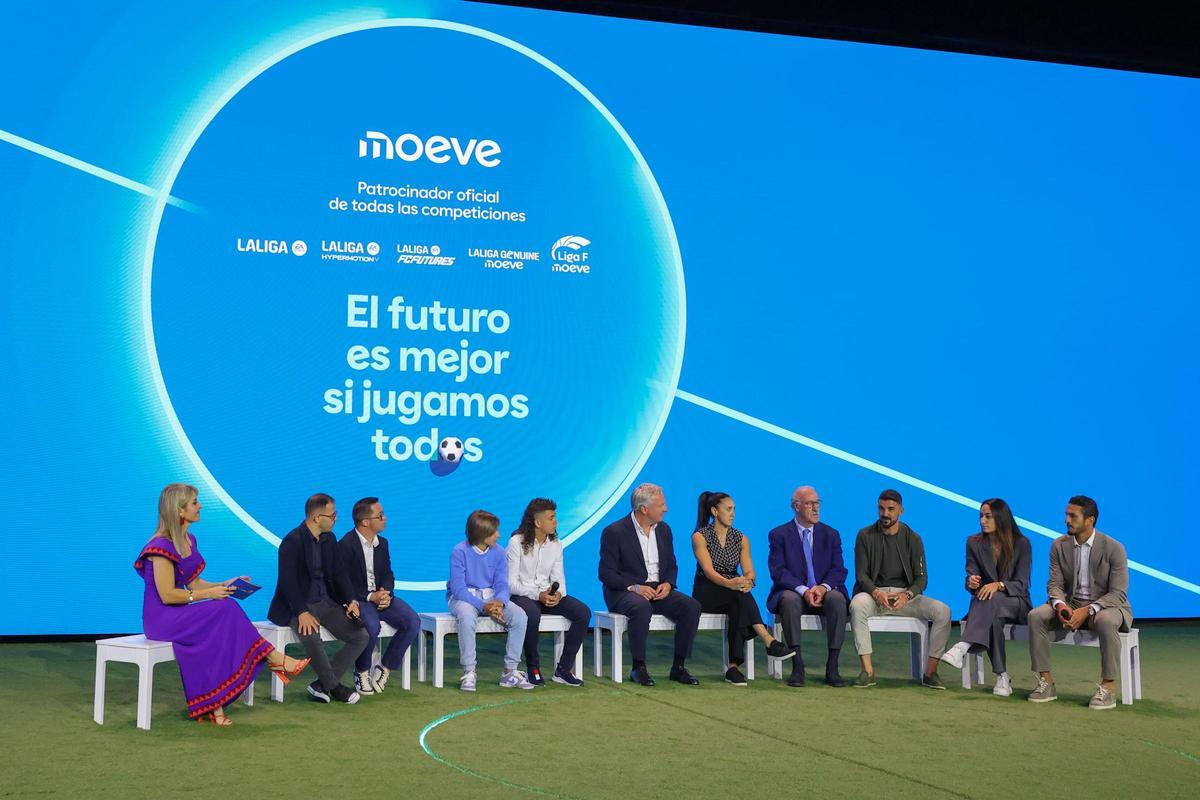 Los asistentes al acto de la firma de patrocinio entre Moeve y LaLiga y Liga F.