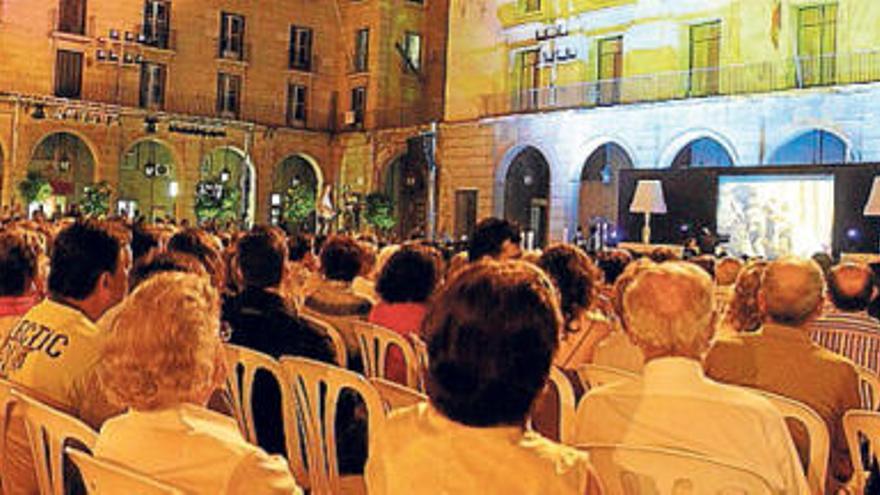 Imagen de ambiente de la gala en la Plaza del Ayuntamiento