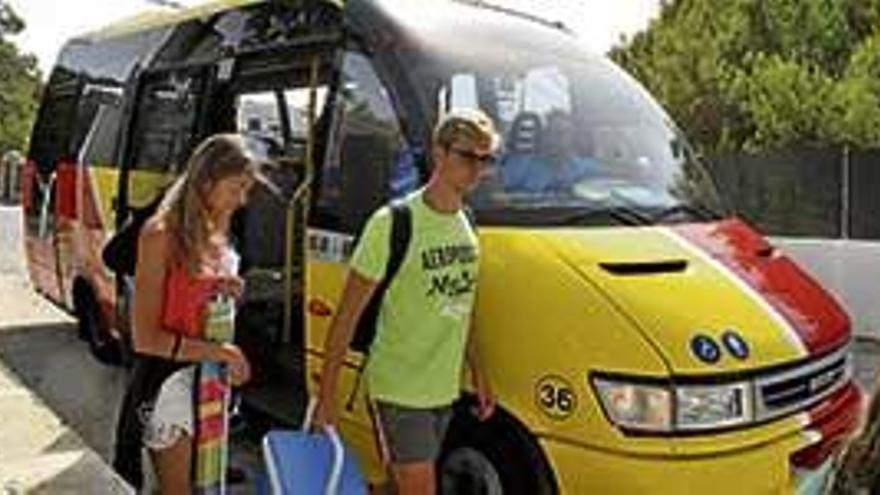 El bus lanzadera hacia la costa ya se puso en marcha el año pasado en es Trenc.