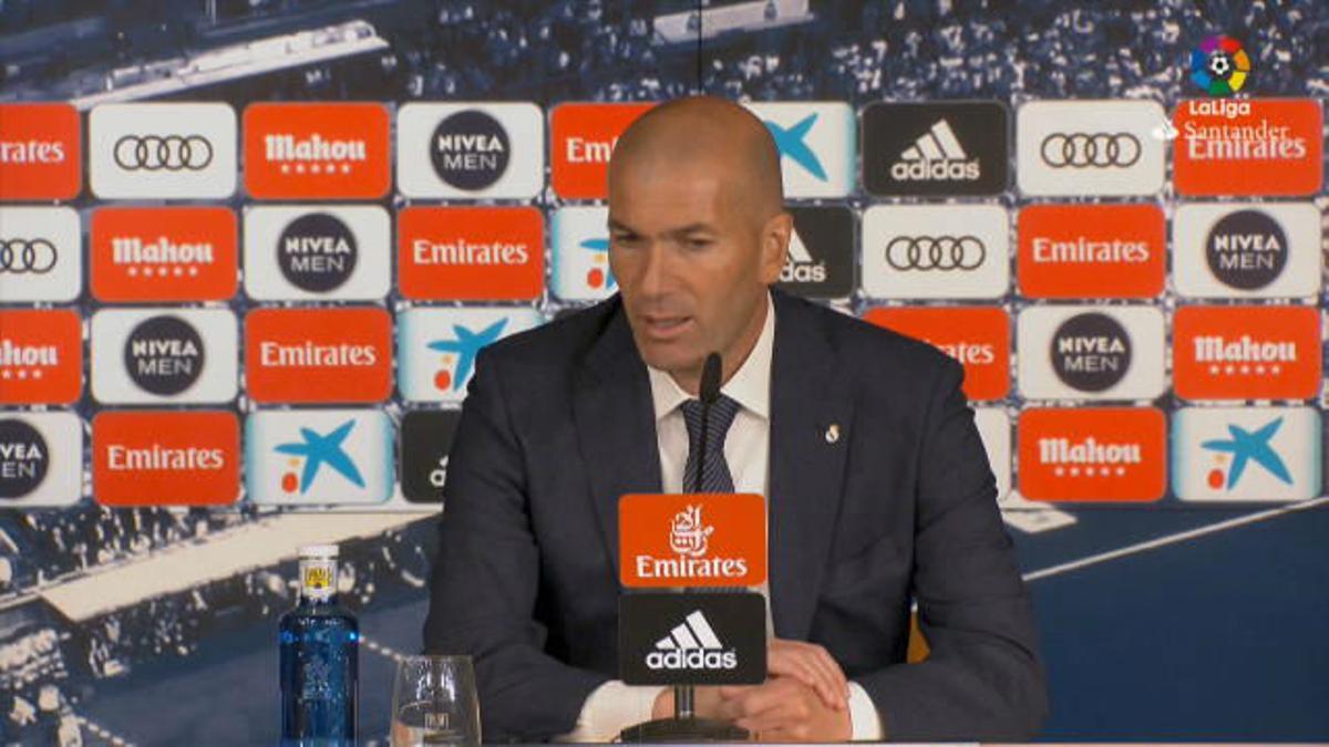 Zidane: "Benzema es el mejor delanero del momento"