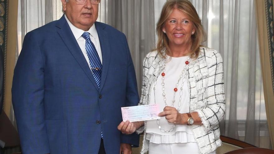 El presidente de la Sección Primera de la Audiencia Provincial de Málaga, José Godino, y la alcaldesa de Marbella, Ángeles Muñoz.