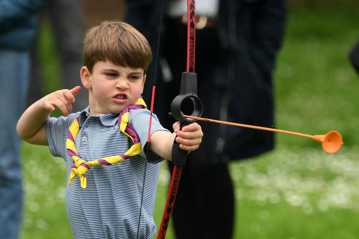 El príncipe Louis, el gran protagonista de un encuentro con 'scouts'. Se trata del último acto de sus padres, los príncipes de Gales, con motivo de la coronación del rey Carlos III El príncipe Louis, el gran protagonista de un encuentro con 'scouts'. Se trata del último acto de sus padres, los príncipes de Gales, con motivo de la coronación del rey Carlos III