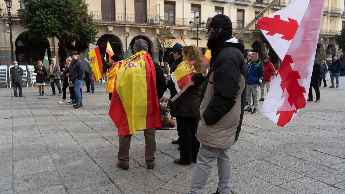 Concentración de Vox en la Plaza Mayor de Zamora este domingo.