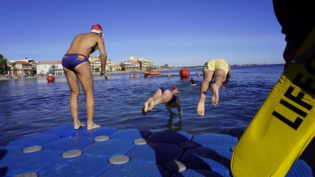 Imagen del Baño de Navidad de Los Álcazares de 2024