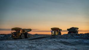 Camiones en una explotación de cobre en Portugal