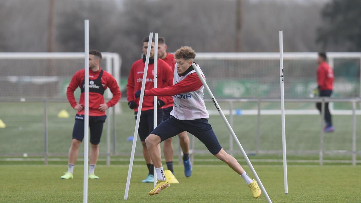 Simo Bouzaidi, durante un entrenamiento del Córdoba CF, esta temporada.