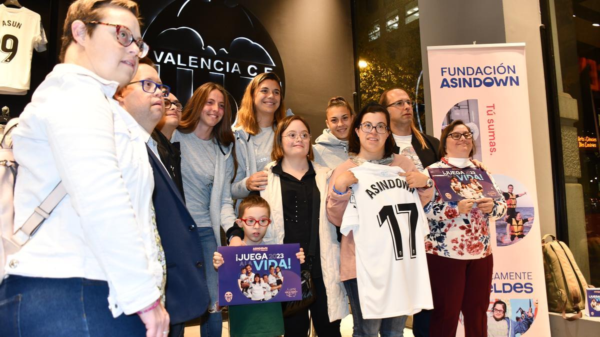 Fundación Asindown y el Valencia CF lanzan en colaboración con Levante-EMV y Superdeporte el calendario benéfico de 2023