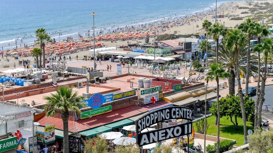 Bovenaanzicht winkelcentra Anexo I en Anexo II aan de strandboulevard van Playa del Inglés