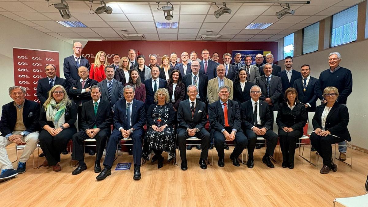 Imagen de los integrantes de la Academia de Ciencias de la Actividad Física y del Deporte de España