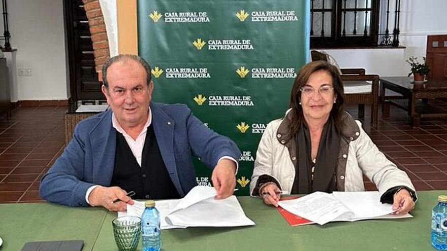 Caja Rural de Extremadura y Dehesa de Extremadura firman un convenio de colaboración para la promoción de esta Denominación de Origen