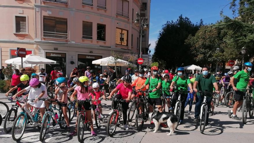Más de 200 personas participan en las actividades en torno a la movilidad sostenible en Requena