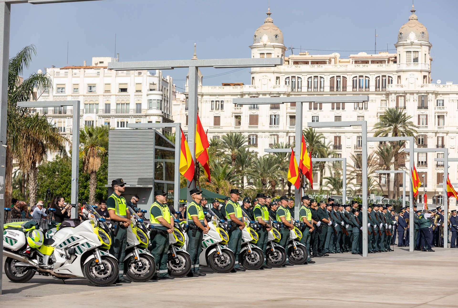 La Guardia Civil de Alicante celebra el día de la Virgen del Pilar en el Puerto