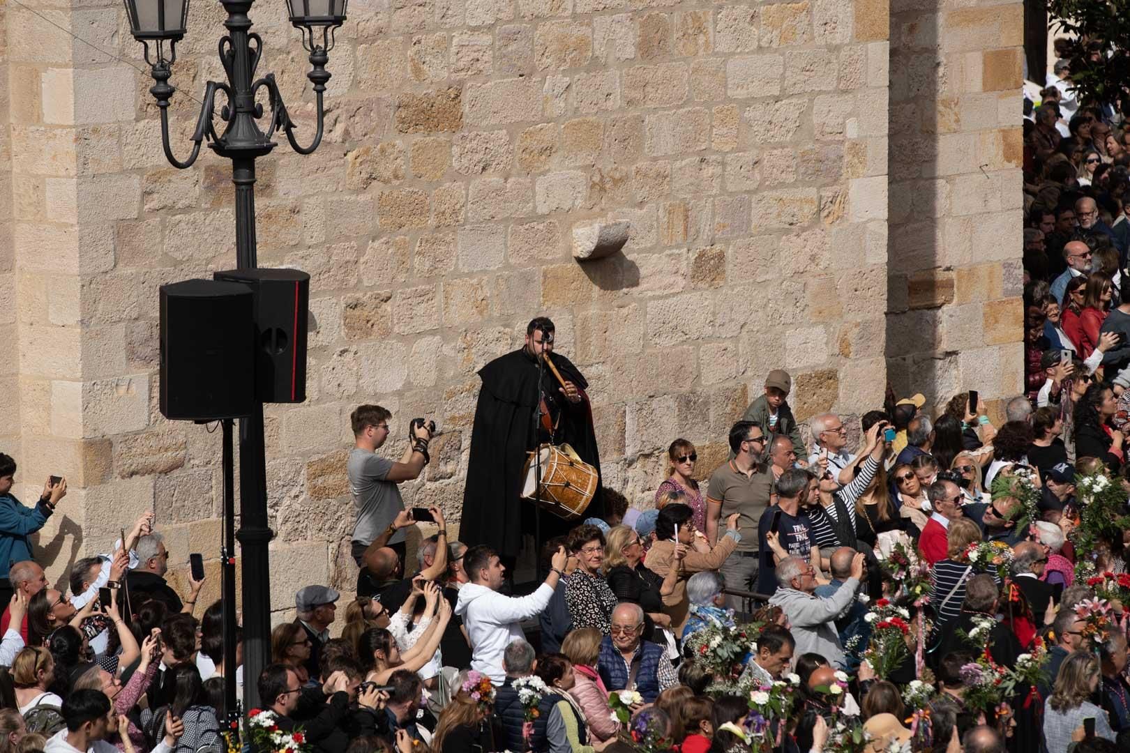 GALERÍA | Así ha sido el encuentro de Jesús Resucitado y su madre en la Plaza Mayor