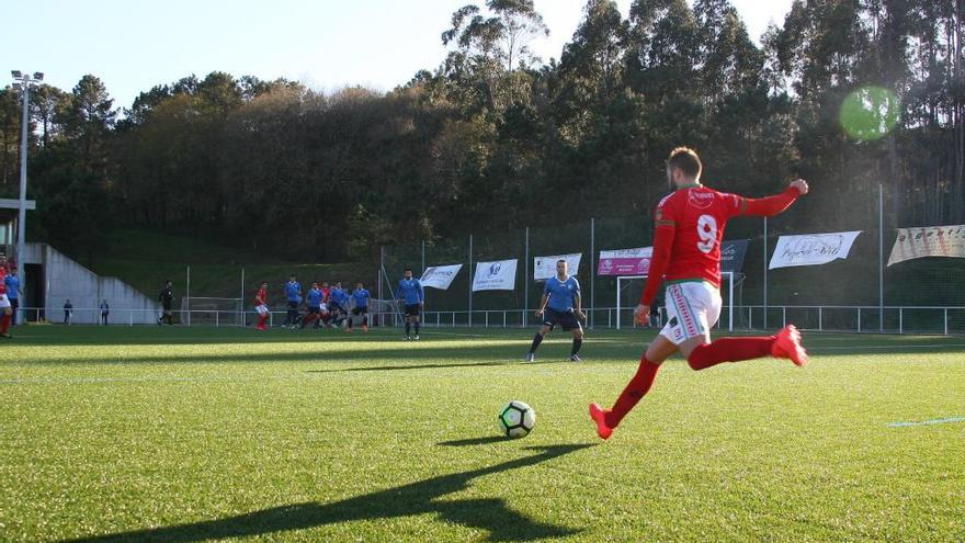 Imagen del partido del pasado domingo entre el Estradense y el Erizana.