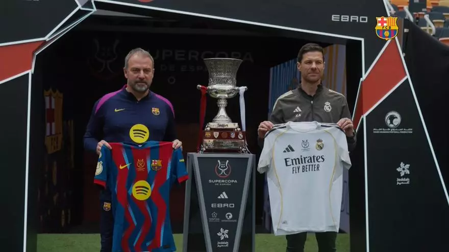 Encuentro de Flick y Alonso en el césped antes de la final de la Supercopa