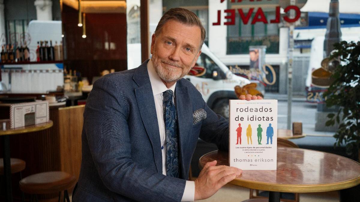 El experto en lenguaje, Thomas Erikson, en la presentación del libro ’Rodeados de idiotas’ en en la biblioteca del hotel de las letras, en Gran Vía (Madrid).