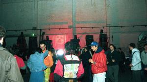 Imagen de una ’rave’ ilegal en Barcelona a principios de los 2000s. 