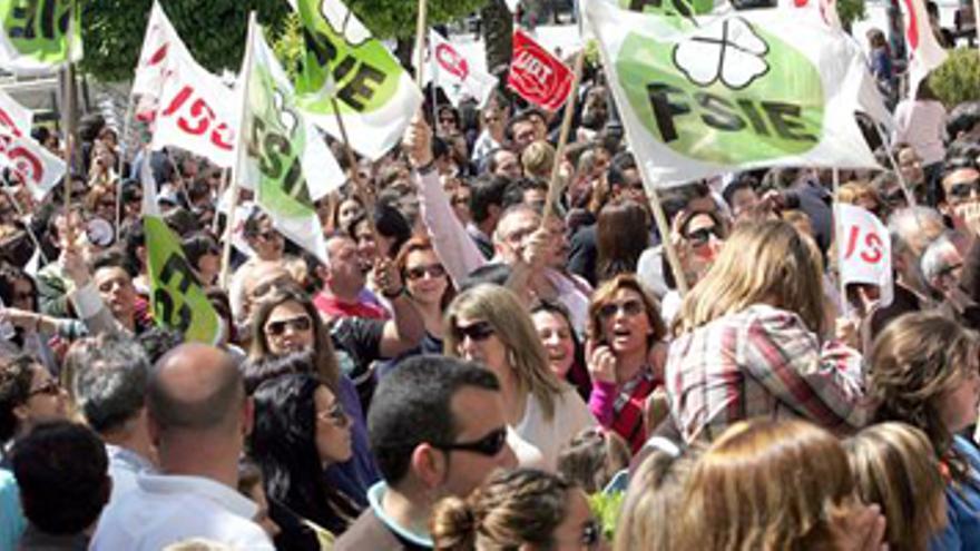 1.500 personas se manifiestan en Mérida por la enseñanza concertada