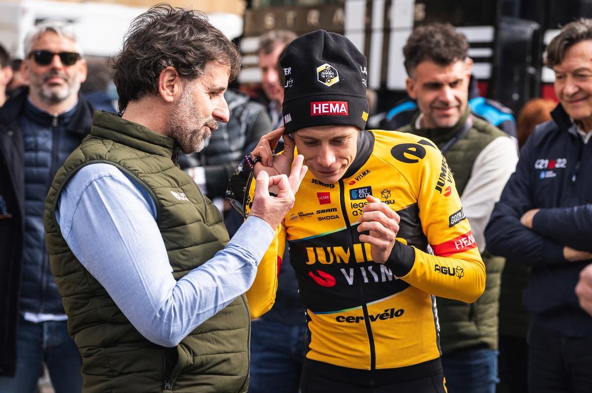 Ezequiel, con Vinegaard, durante O Gran Camiño