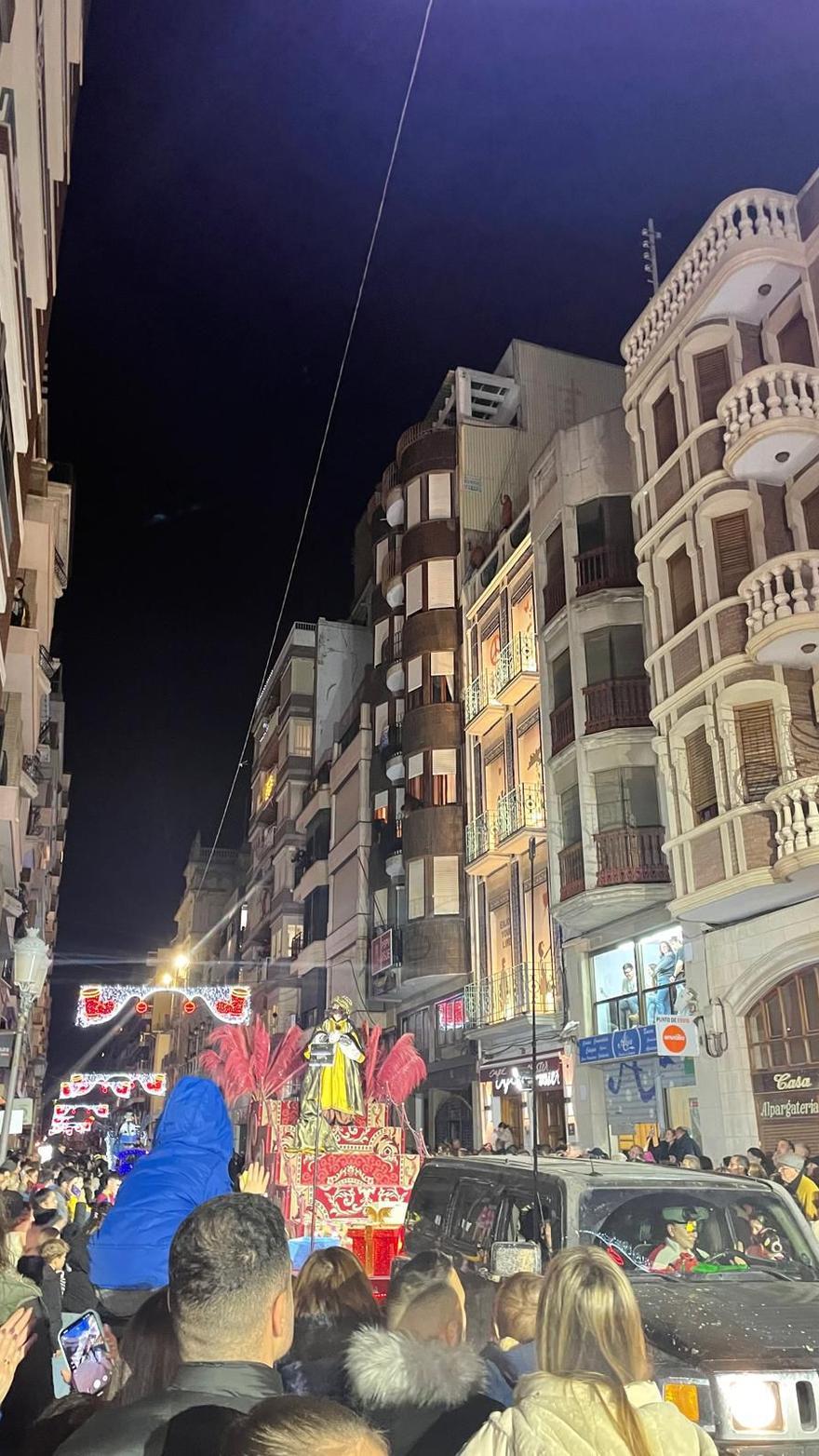 Los Reyes Magos visitan Algemesí.