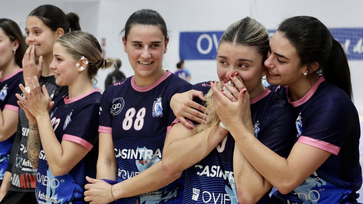 Las jugadoras del Lobas Global Atac celebran su ascenso el pasado mes de mayo.