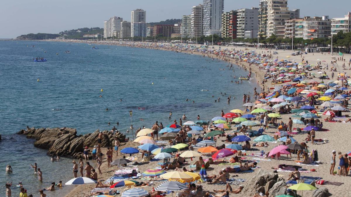 Aspecte de la platja de Platja d&#039;Aro durant l&#039;estiu, foto d&#039;arxiu