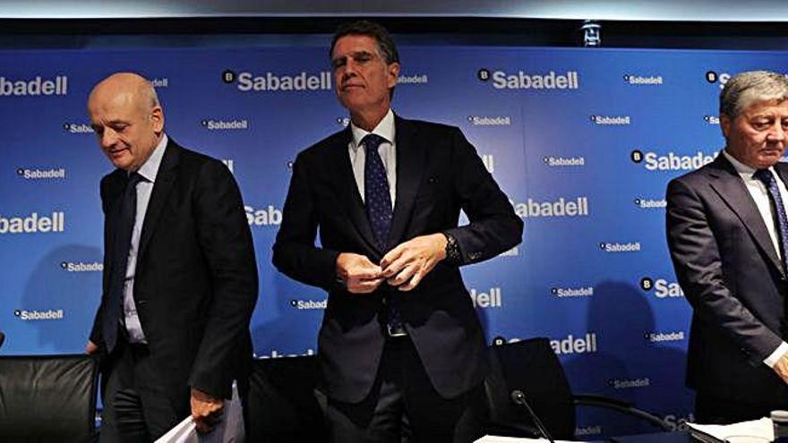 Tomás Varela, Jaime Guardiola y Gabriel Martínez, ayer, en la presentación de los resultados.