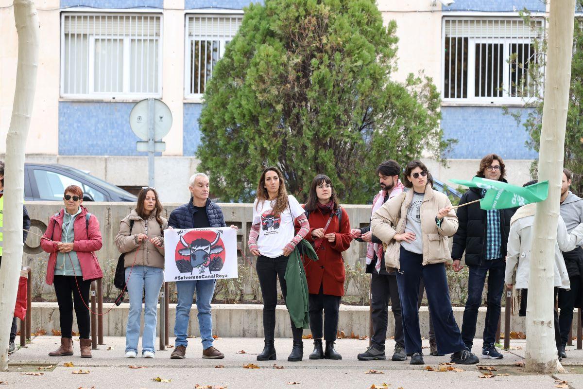 Cadena humana en Zaragoza en defensa de Canal Roya - El Periódico de Aragón