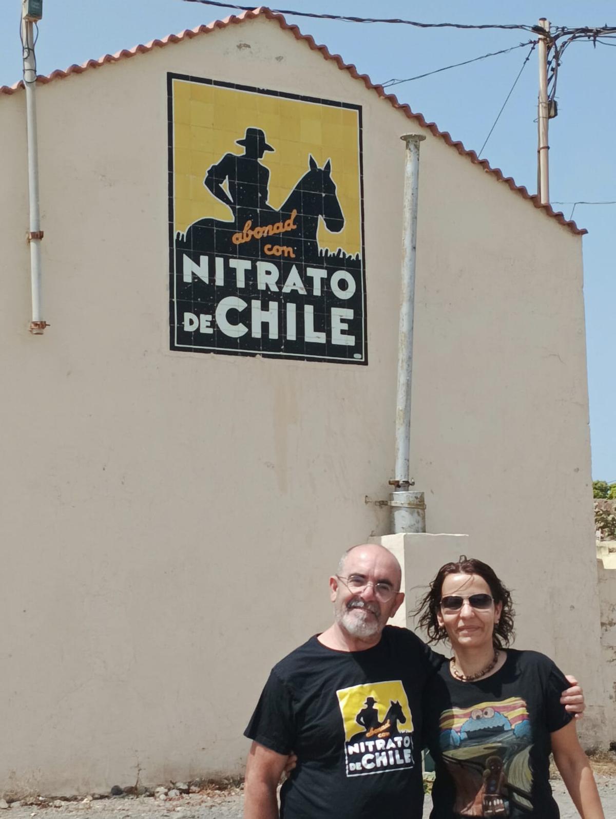 Recuperación del primer cartel de mosaico de nitratos de Chile en Agüimes